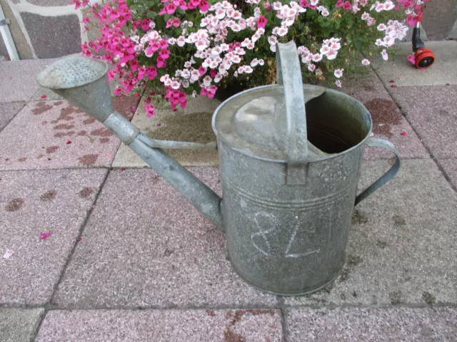 schöne alte antike Zinkgießkanne mit Tülle 8l dicht ,runde Form schöne alte antike Zinkgießkanne mit Tülle 8l dicht ,runde Form