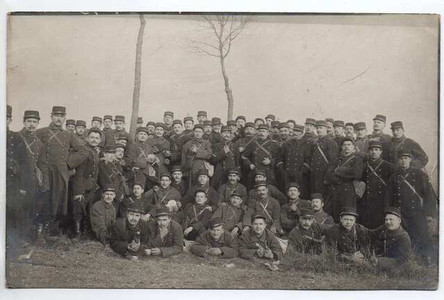 Thème VIE MILITAIRE & Guerre - CARTE PHOTO Non située - Soldats (OBLIT. à TOUL)
