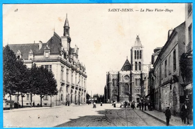 Cpa 93 Saint Denis - La Place Victor Hugo