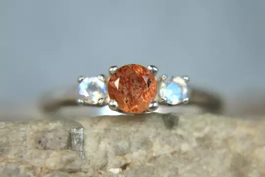 SUNSTONE - Mesmerizing .925 Sterling 3-stone Ring, 0.49ct, Rainbow Moonstone acc