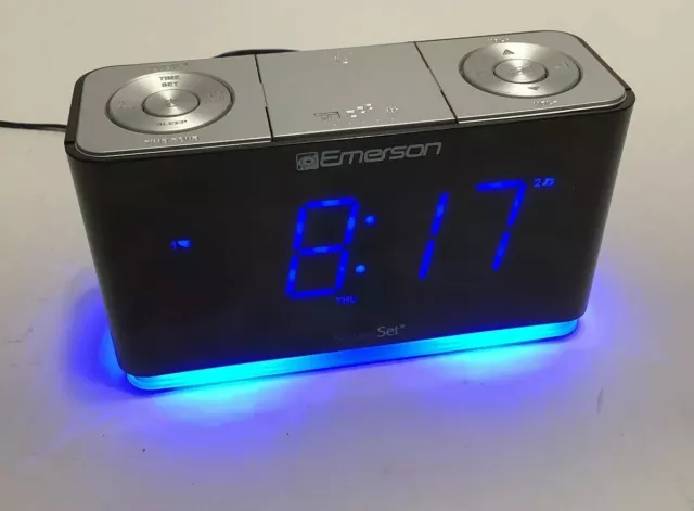 Emerson Smart Alarm Clock Radio USB Charger, Auto Time Set Nightlight CKS1507