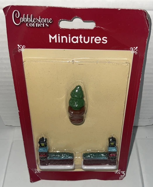 CHRISTMAS COBBLESTONE CORNERS Village Miniatures 3 pieces 2 Walls