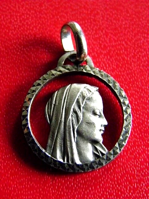 Medaille Religieuse Ancienne. Notre Dame De Lourdes. Metal Argente.