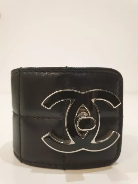 Iconic CHANEL Leather quilted Cuff Bracelet Armband CC Logo very rare 02 P