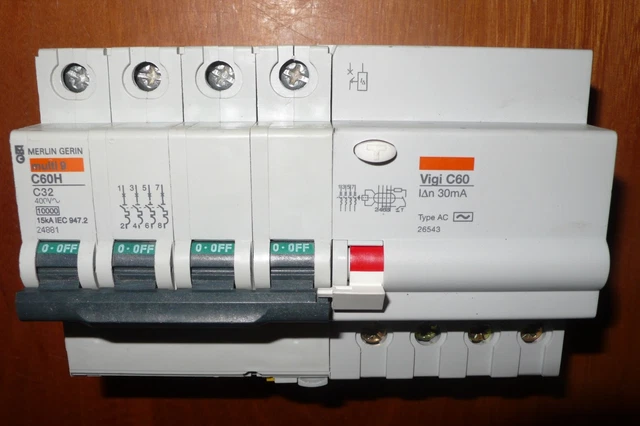 Disjoncteur Différentiel Tétrapolaire 40A 300mA Merlin Gerin - Courbe C - Occasion
