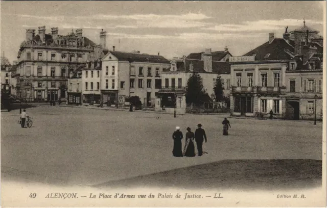 CPA ALENCON - La Place d'Armes vue du Palais de Justice (138401)