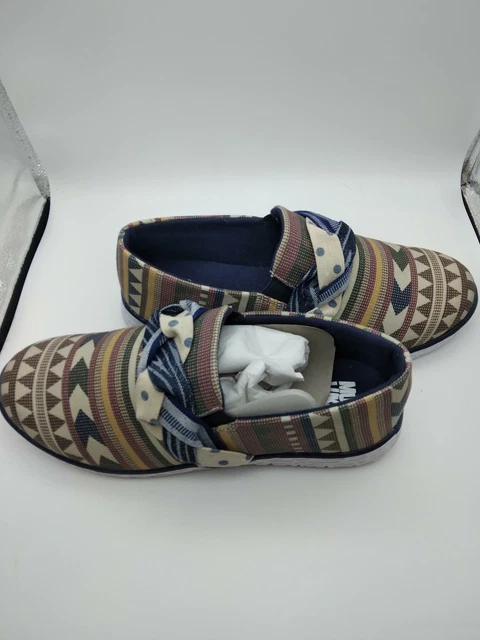 MUK LUKS Women's Boardwalk Stroll Sneaker-Beige Loafer, 9