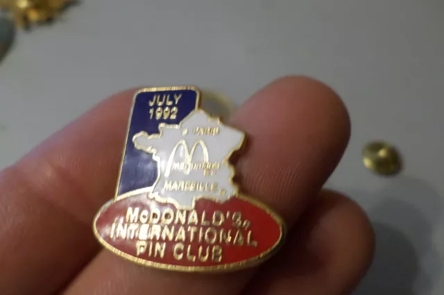 pin s MC DONALDS INTERNATIONAL club PARIS MARSEILLE FRANCE bleu blanc rouge