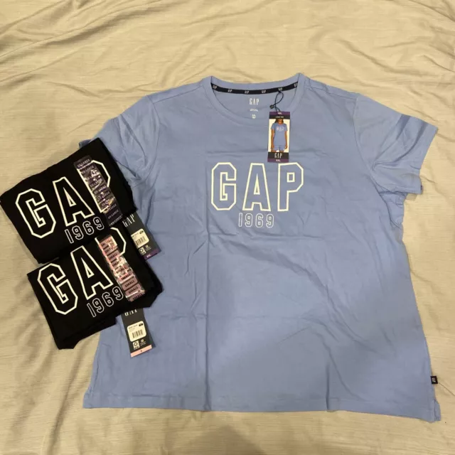 GAP Ladies Graphic Logo Crew Neck Short Sleeve Tee