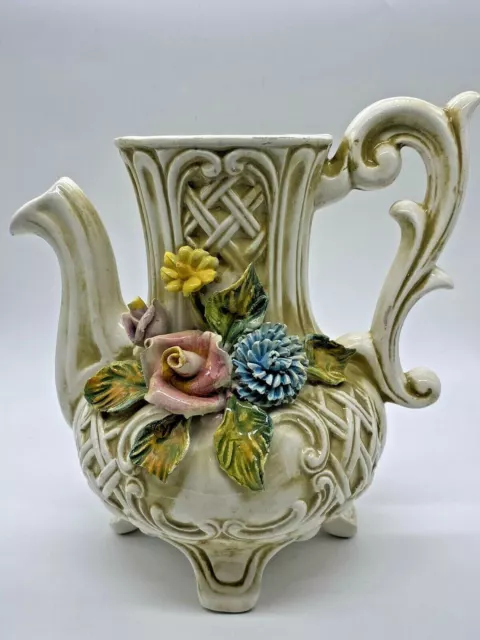 Schöner antiker Capodimonte Porzellan verziertes Gitter Blumenmuster detaillierter Krug