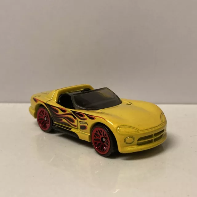 1992-1995 Dodge Viper SR1 RT/10 Collectible 1/64 Scale Diecast Diorama Model