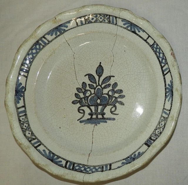 ASSIETTE ANCIENNE EN faience fine de Forges les eaux XIX ème EUR 35,00