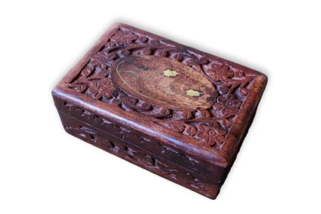 Caja de baratija de madera con diseño de flores y hoja de latón
