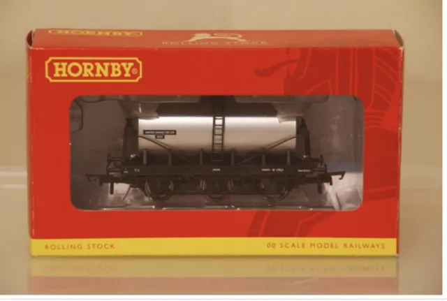 Hornby OO Gauge R.6379 6 Wheel Tank Wagon Milk United Dairies LTD BOXED NEW