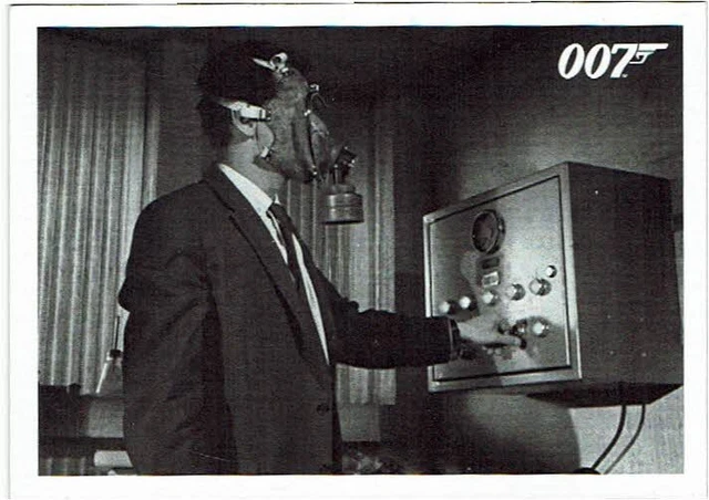 James Bond 007 Autographs & Relics Goldfinger Throwback Chase Base Card #068