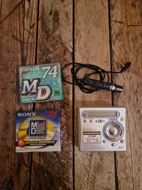 sony walkman MZ R700 de couleur gris avec tous ses accessoires et sa sony walkman MZ R700 de couleur gris avec tous ses accessoires et sa