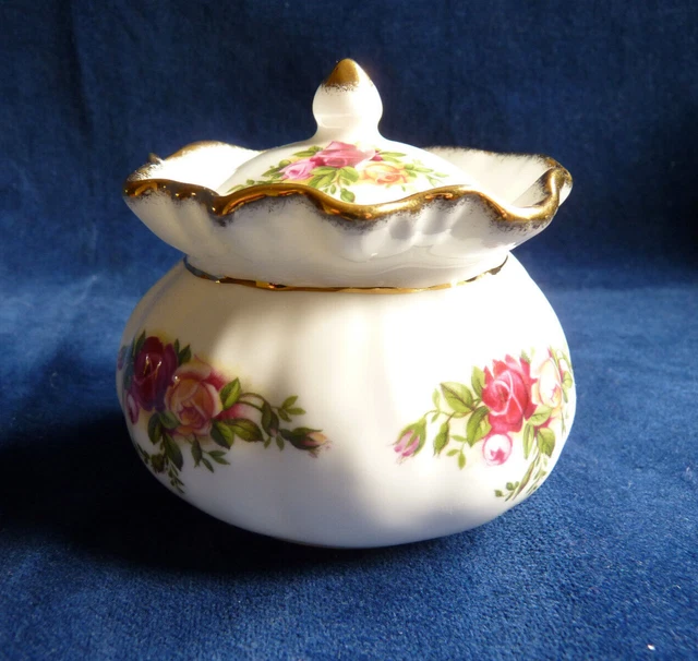 Royal Albert Old Country Roses Dorothy Box & Deckel