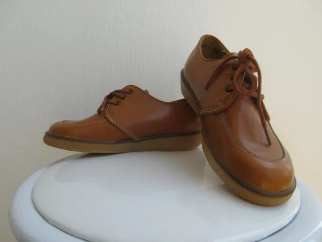 chaussures camel Le loup Blanc pointure 30
