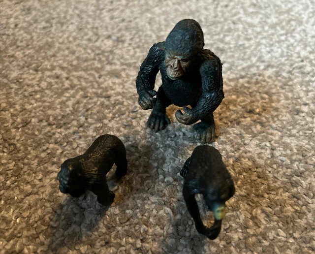 Monkey / Ape - Toy Plastic Animal Bundle - 3 x Monkeys / Apes
