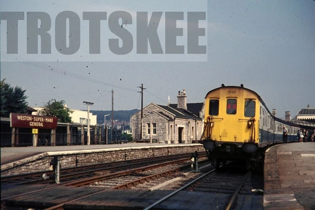 35MM SLIDE BR British Rail Diesel DEMU Class 202 1035 1985 Original £4. ...