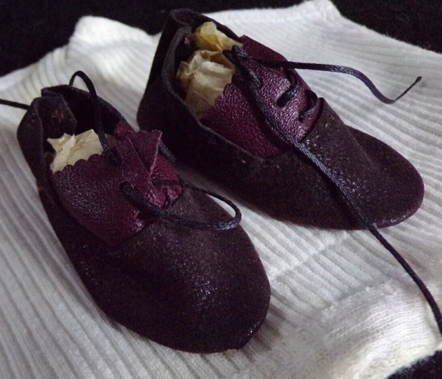 Ancienne chaussures Bleuette poupée en cuir 🎀​ ​👌​😀​.