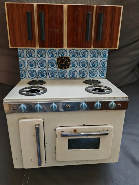 Ancienne Cuisinière DRGM Avec Batterie De Casseroles – Jouet Tôle BING MARKLIN