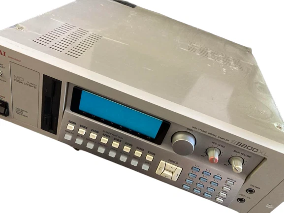 Used AKAI S3200XL Professional MIDI STEREO DIGITAL SAMPLER 32MB without EB16