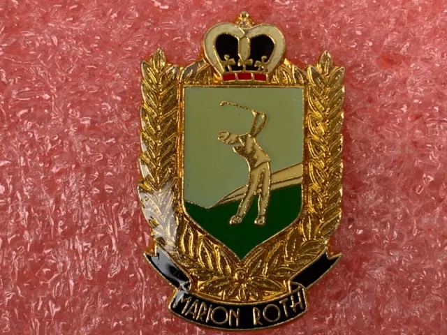 T05 Pins MODE VETEMENT MARION ROTH Golfeur Golf fashion vintage lapel pin