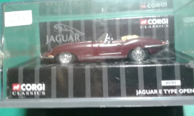 Corgi Jaguar E type open top.Bordeaux. Boîte.