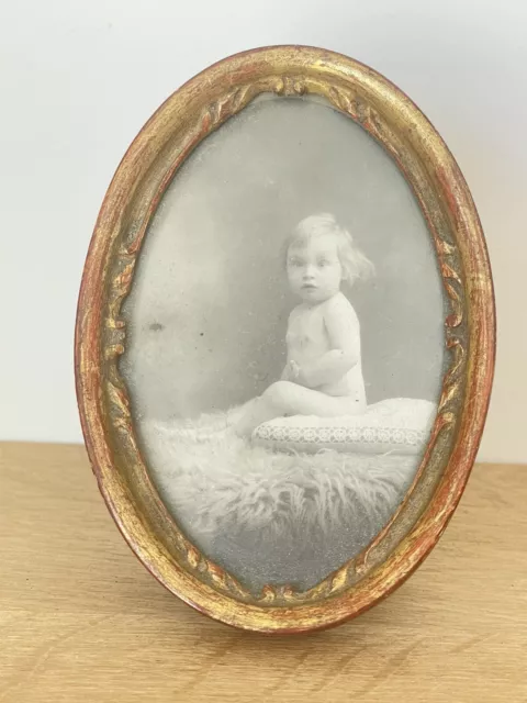 Charmant petit cadre ancien en bois doré - forme oval pour portrait