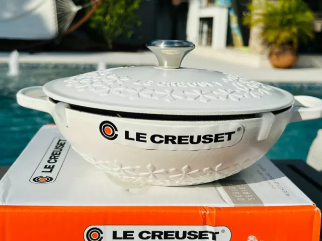 Le Creuset FLEUR 2qt/1.8L/22cm Cotton (Matte) White Cast Iron Dutch Oven