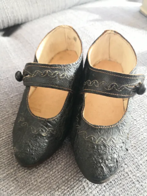 Anciennes chaussures poupée taille 15 en cuir noir époque 1900