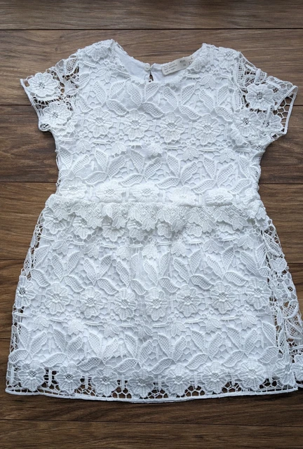 Pacchetto abiti da ragazza bianco floreale stile doily (6 anni) Zara - indossato due volte