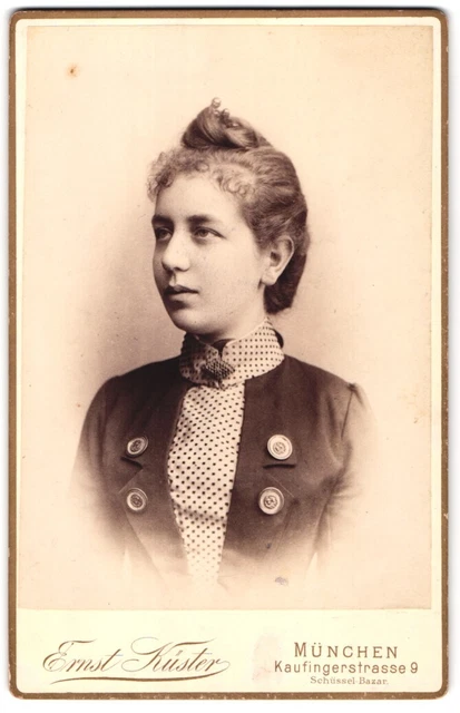 Fotografie Ernst Küster, München, Kaufingerstrasse 9, Portrait junge Dame mit K