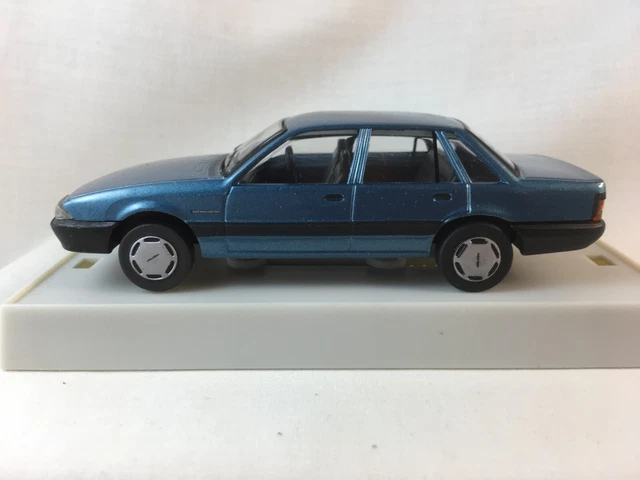 Miniature Bang 1/43 N°7079 - Ford Mk II Stradale - Noire - Diecast