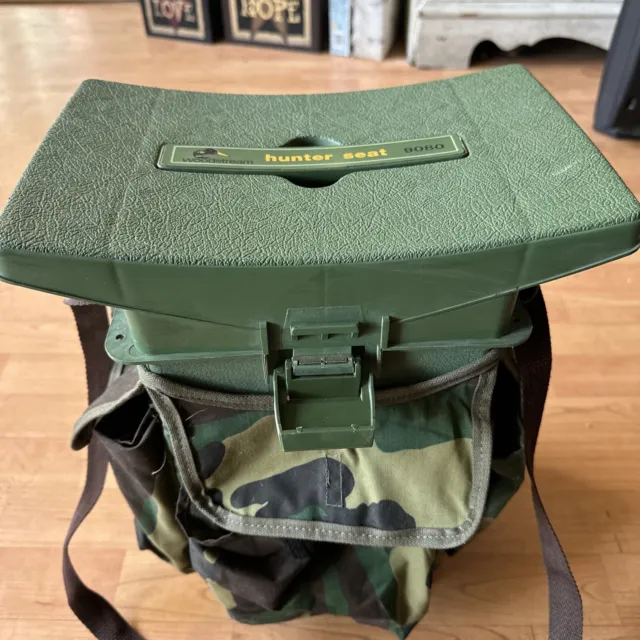 Vintage Woodstream Hunter Seat  #9080 With Camo storage and handle Green