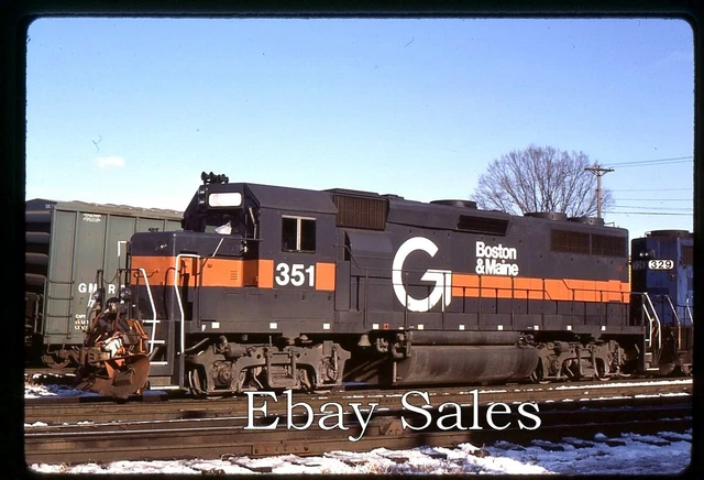 aa24 Orig. Slide Boston & Maine 351 GP39-2 Binghamton, NY 1986