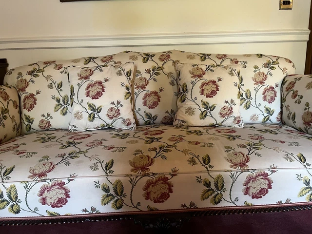 Stunning 19th Century antique Sofa With Shaggy Paw Feet 3