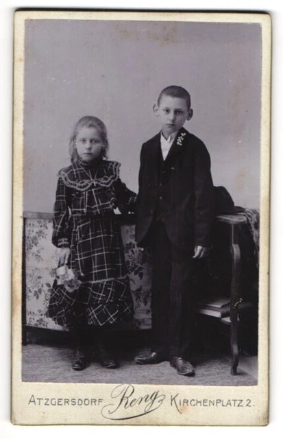 Fotografie F. Willi Reng, Atzgersdorf b. Wien, Kirchenplatz 2, Junge im Anzug u
