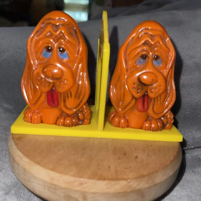 Vintage 1970s Big Eyes Orange Blood Hound Dog Salt Pepper Plastic Shakers Holder