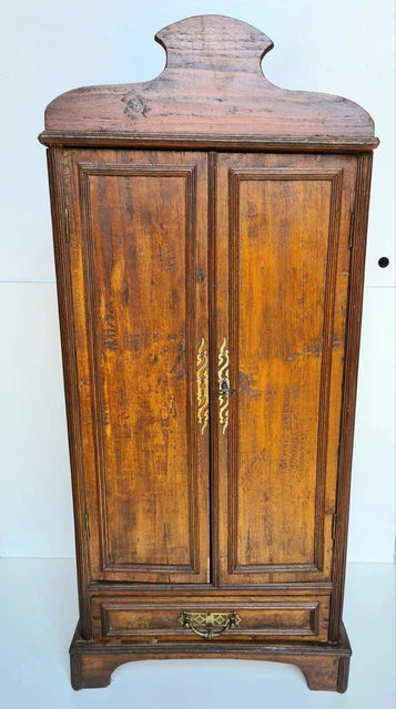 Ancienne armoire de poupée en bois grand modèle début du 20ème Hauteur 82 cm.