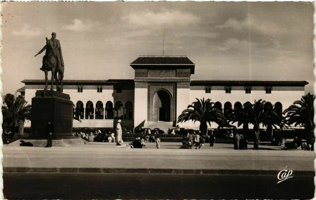 CPA AK CASABLANCA Le Palais deJustice Statue du Marechal Lyautey MOROC (796199)