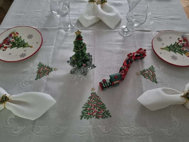 Nappe De Noël Brodée Pur Lin - 12 Places, Motif Sapin, Fait Main En France, Neuf Avec Étiquettes