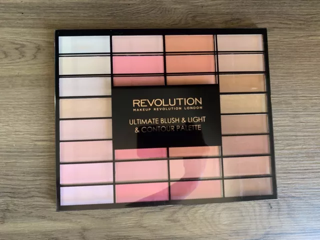 Ultimate blush & light & contour palette Makeup Revolution Palette joues 