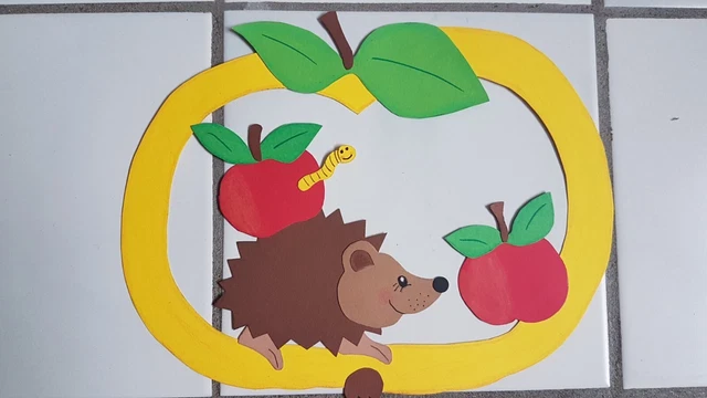 Fensterbild  Tonkarton "Igel im Apfel "