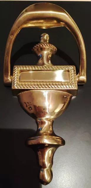 Heurtoir/Marteau de porte de style Victorien Antique. En laiton poli verni 2