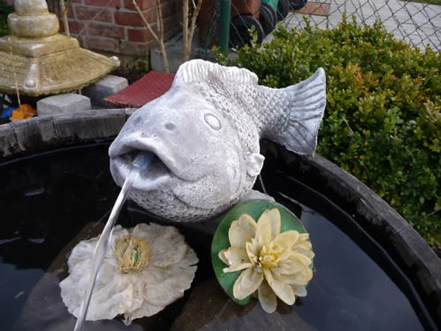 STEINFIGUR WASSERSPEIER FISCH Garten DekoSteingussKoi Teich