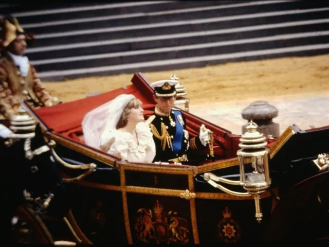 PRINCESS DIANA & PRINCE CHARLES - "The Royal Wedding" - Original 35mm Slide 1981