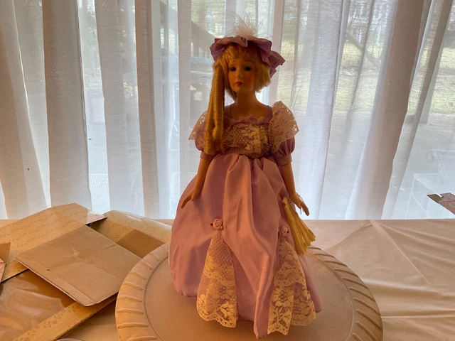 The Heritage Mint Victorian Collection Porcelain Doll Valerie