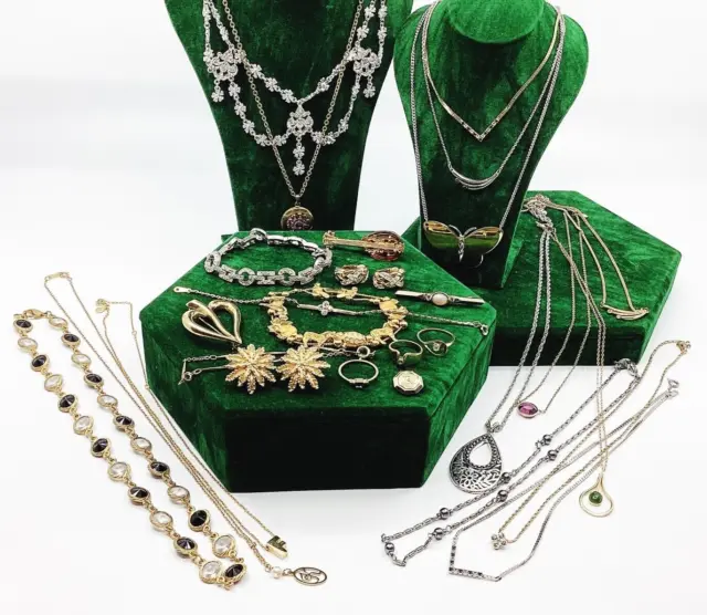 Huge Job Lot Vintage and Modern Avon Jewellery. Approx. 28 Pieces.